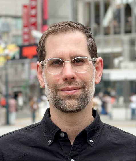 Portrait of a man with a black shirt.